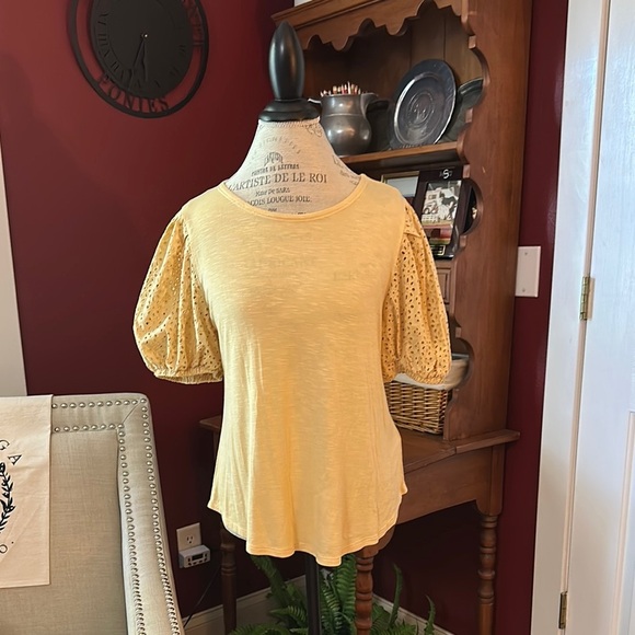 Yellow Eyelet Sleeve Top - Picture 1 of 4